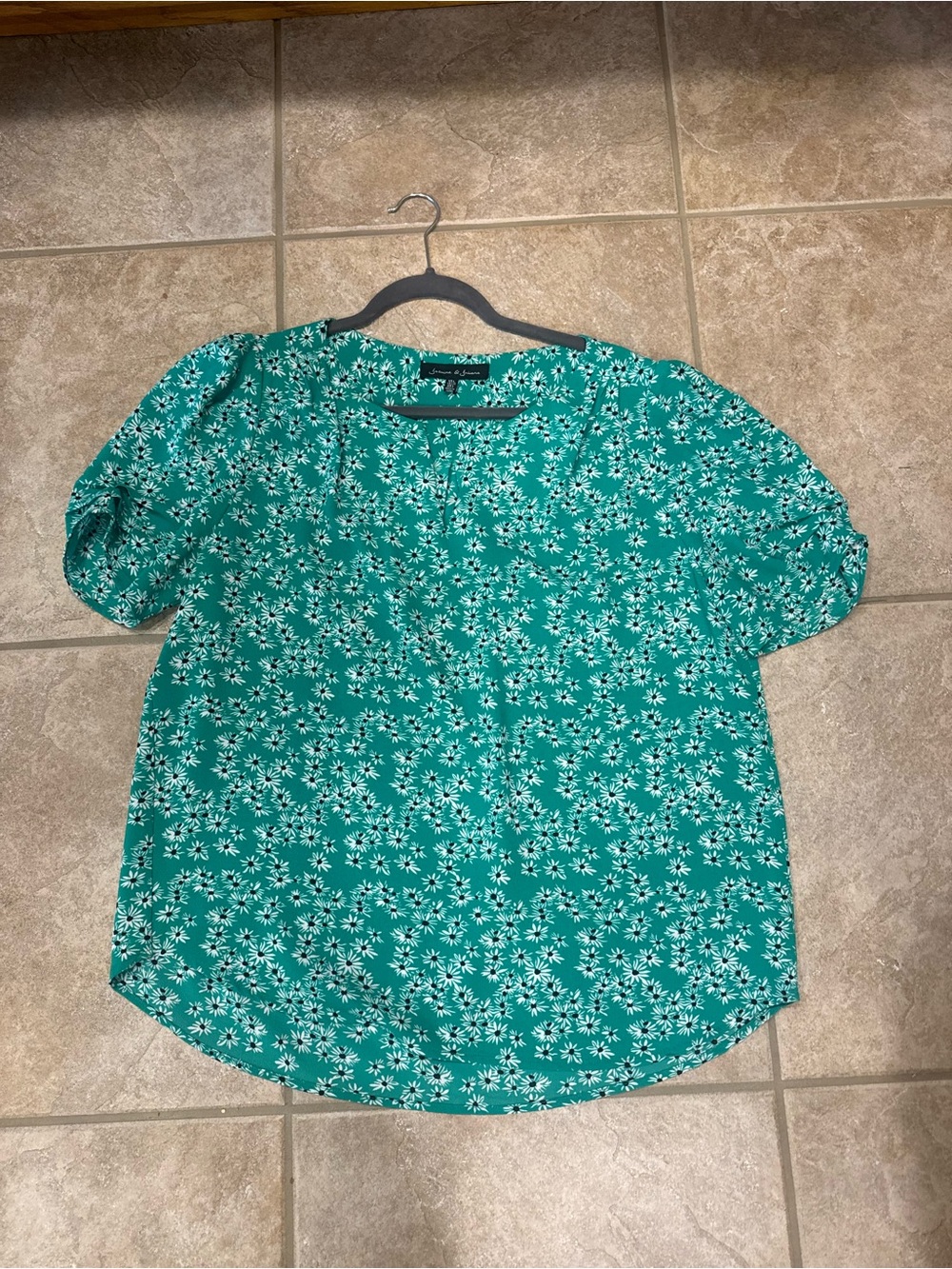 Floral Scoop-Neck Green Short-Sleeve Blouse